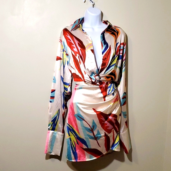 Gorgeous Print Dress, Deep Neckline NWT - Picture 2 of 10